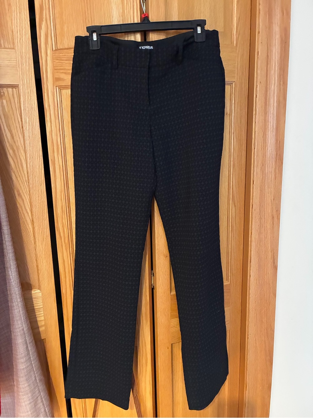 Express Men’s Black Subtle Textured Dress Pants